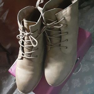 Size 11 Vintage Style Nude Booties